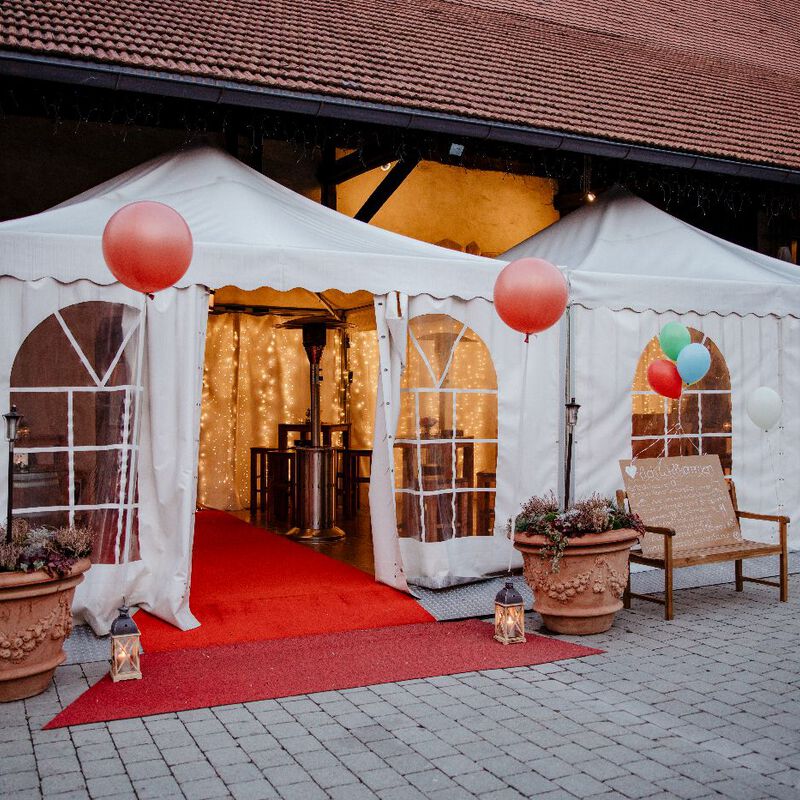 Ob Scheune oder Bankettsaal - wir haben die richtige Location auf der Burganlage.